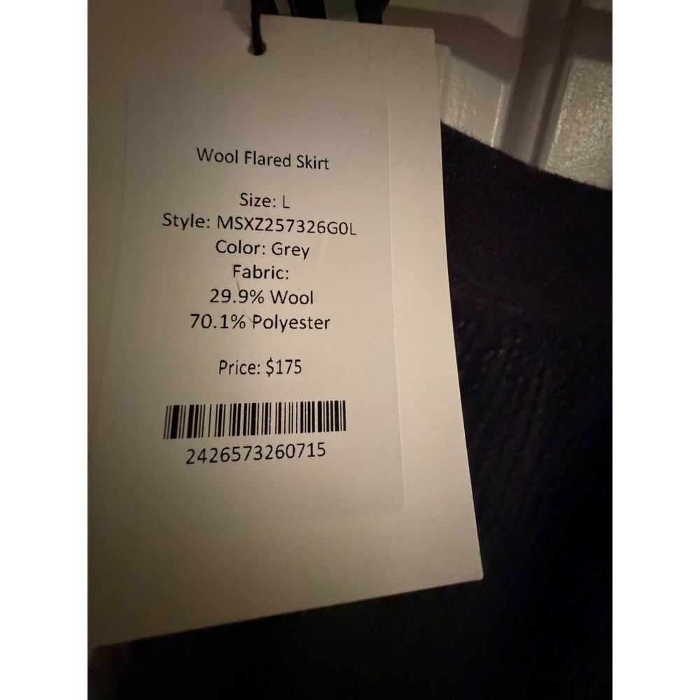 Max Simple NWT SIZE Large - Picture 3 of 14